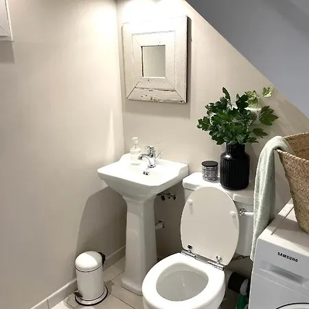 Cosy Bolt-hole * Camon