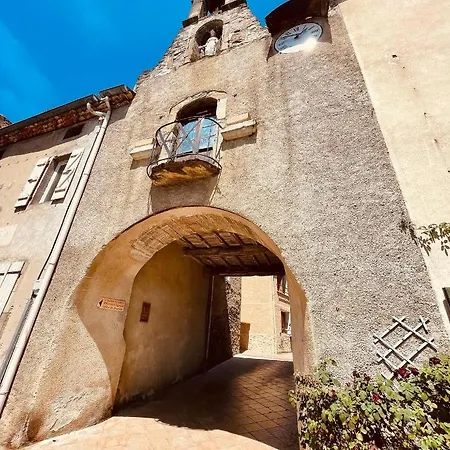 Cosy Bolt-hole Camon