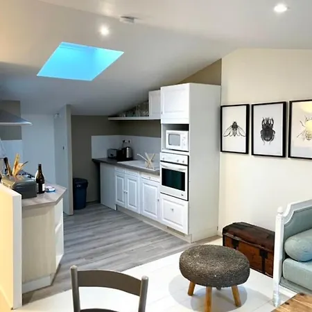 Cosy Bolt-hole * Camon